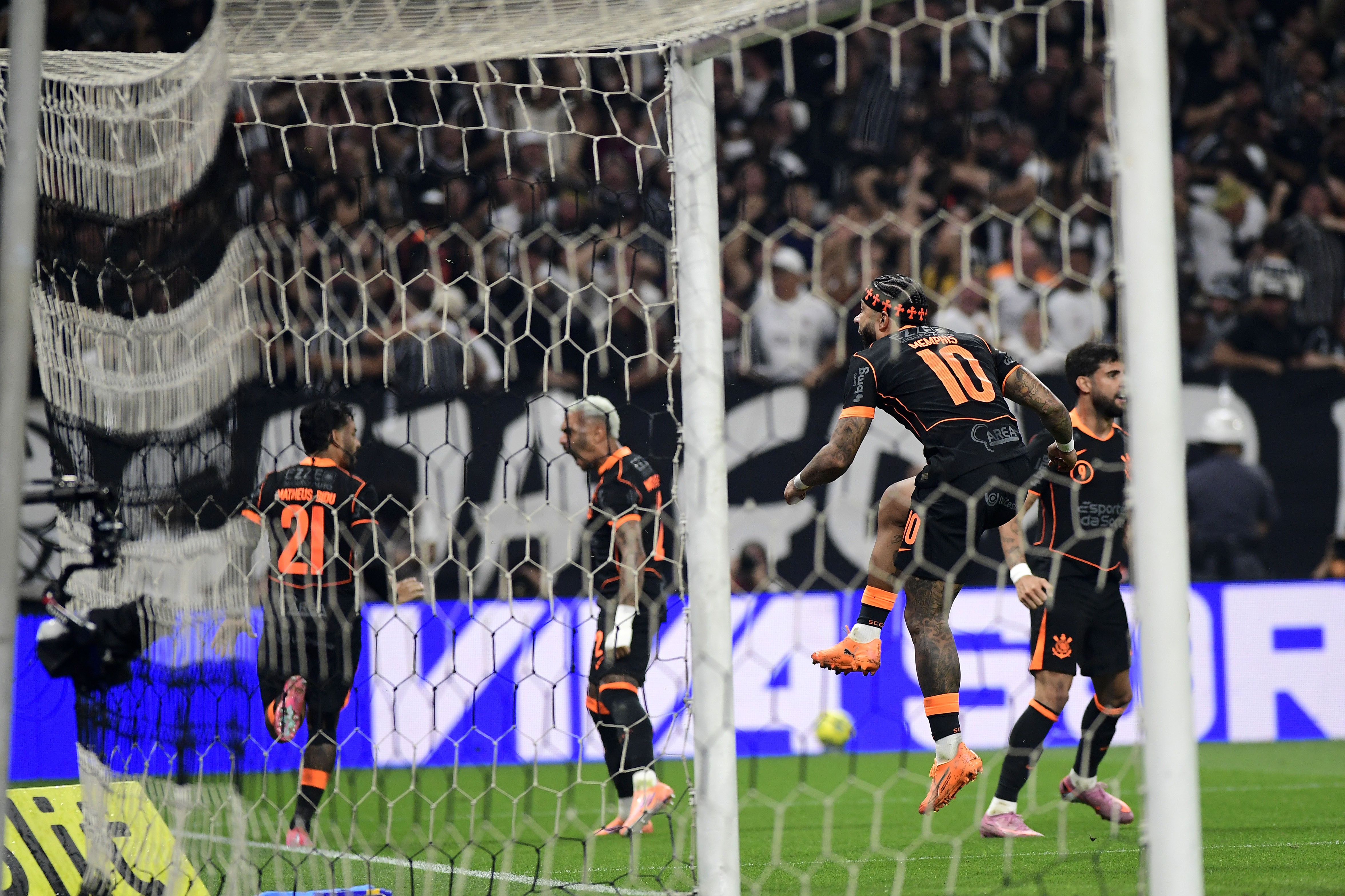 Corinthians desafia a história e busca o tetra na oitava final da Copa do Brasil