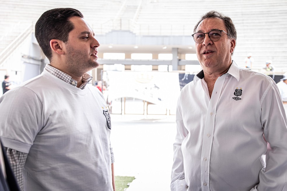 Marcelo Teixeira Filho, o Marcelinho, e Marcelo Teixeira, o presidente do Santos — Foto: Raul Baretta/ Santos FC