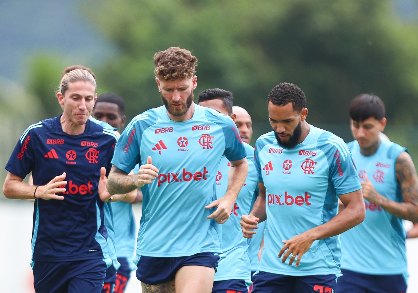 FLAMENGO COM DOR DE CABEÇA NA ESTREIA! Lesões e dúvidas deixam Filipe Luís em alerta para o Brasileirão!
