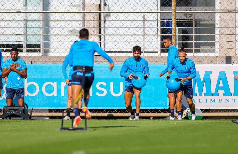 Diego Costa e Braithwaite em treino do Grêmio — Foto: Angelo Pieretti/Grêmio