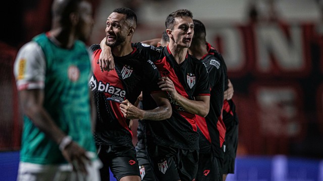Gustavo Coutinho, com três gols, foi o cara do jogo