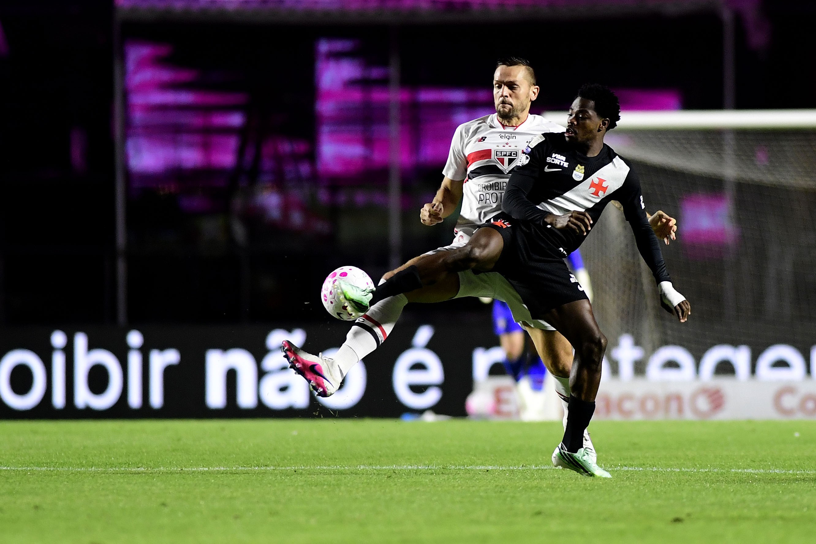 Análise: Vasco erra demais no ataque contra o São Paulo e reacende alerta no Brasileirão