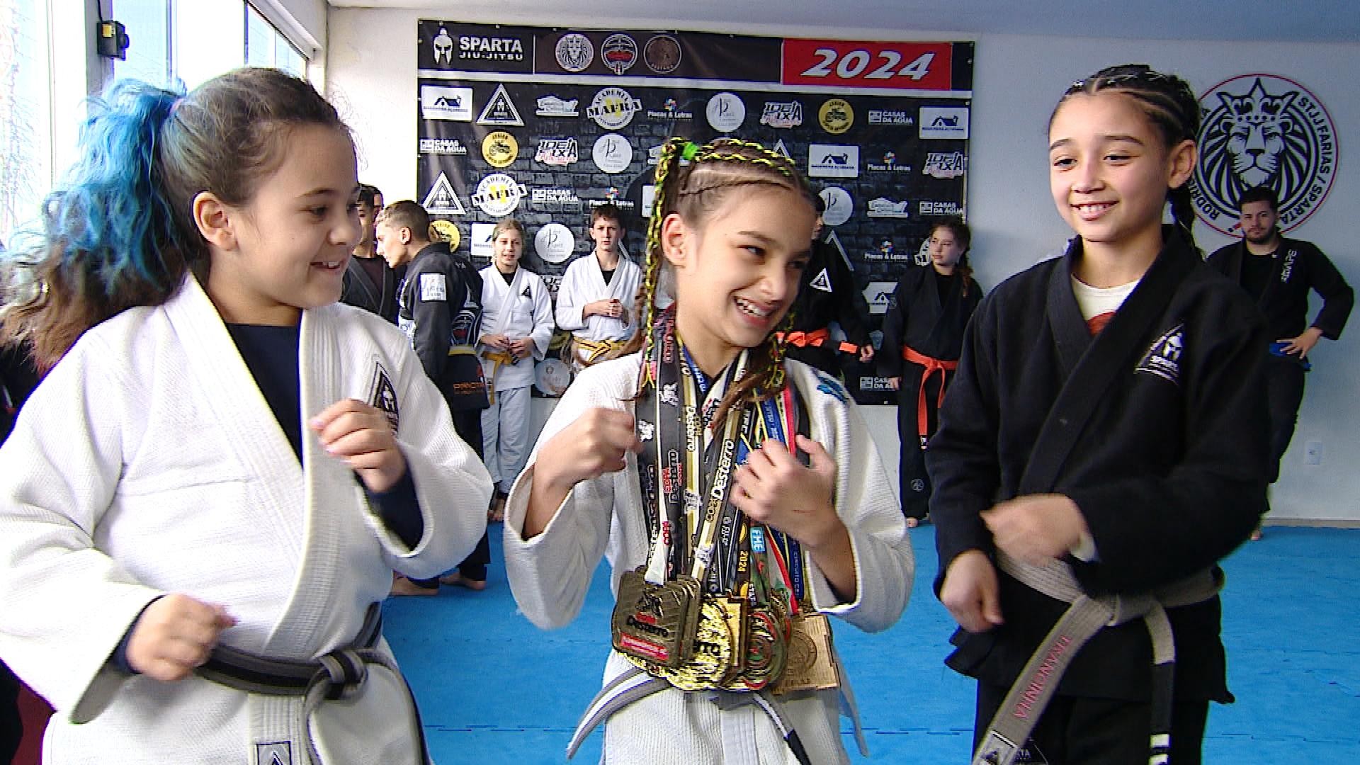 Paratleta com paralisia cerebral acumula medalhas no jiu-jitsu