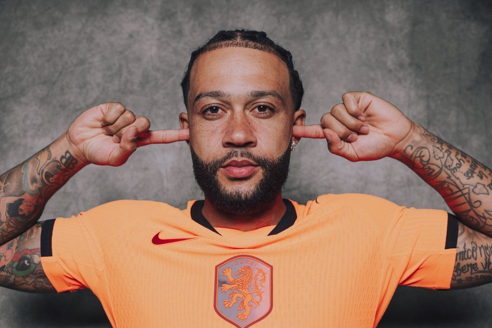 Memphis Depay no ensaio oficial da Fifa