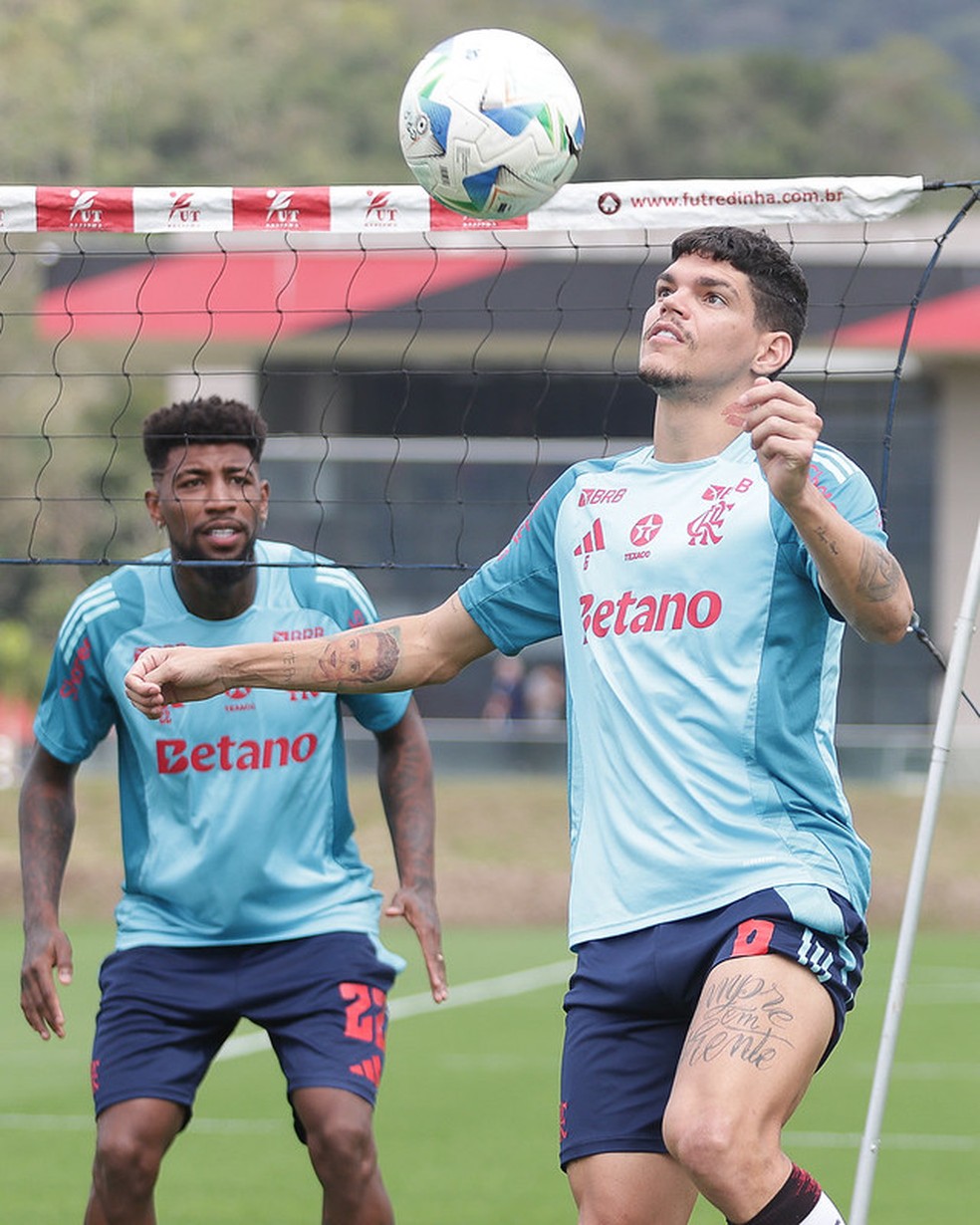 Royal e Ayrton Lucas em treino do Flamengo � Foto: Gilvan de Souza / Flamengo