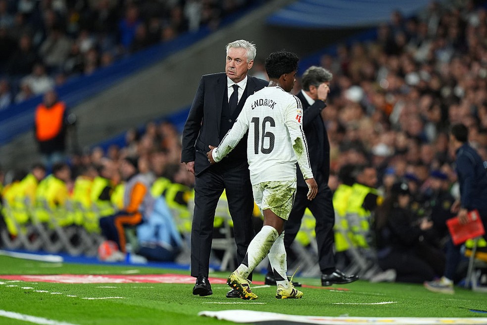 Carlo Ancelotti e Endrick no Real Madrid — Foto: Angel Martinez/Getty Images