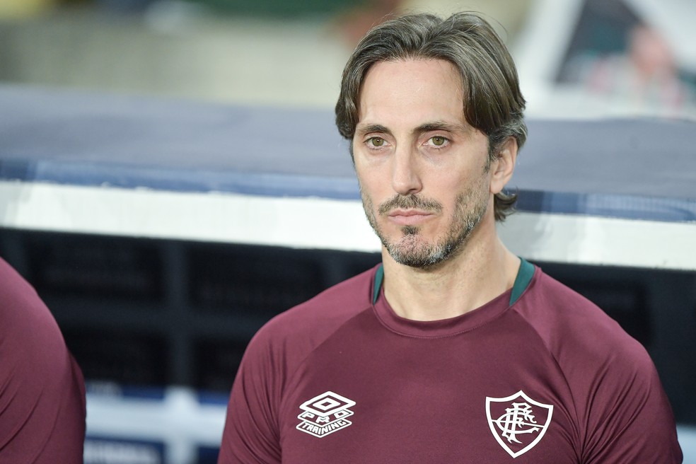 Zubeldía passa por intervenção no coração e está bem: técnico retorna ao Fluminense em 15 dias