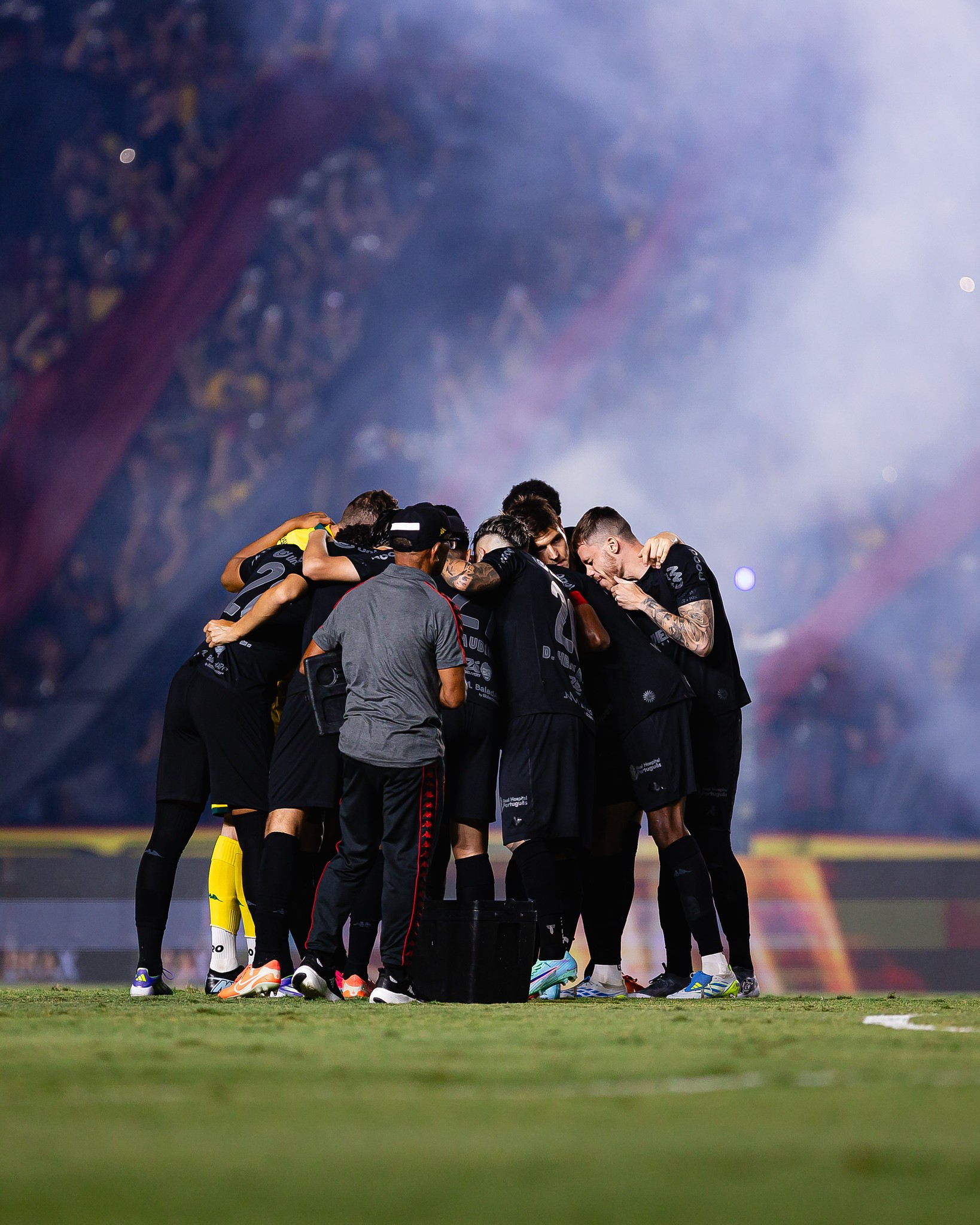 Soso explica por que reuniu jogadores no centro do gramado após derrota e cobra união no Sport