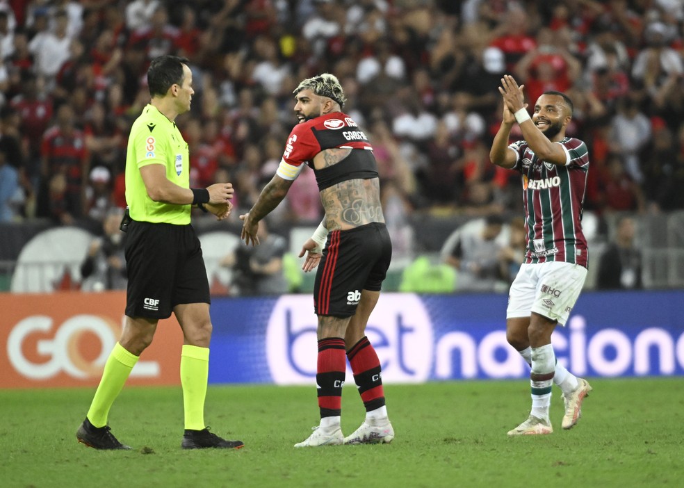 Gabigol após lance do gol anulado em Flamengo e Fluminense — Foto: André Durão