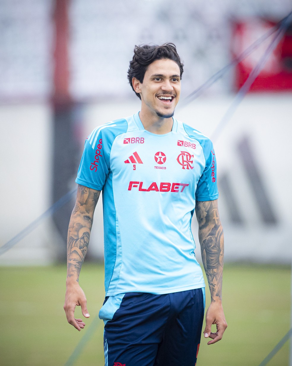 Pedro sorridente em treino do Flamengo  Foto: Adriano Fontes / Flamengo