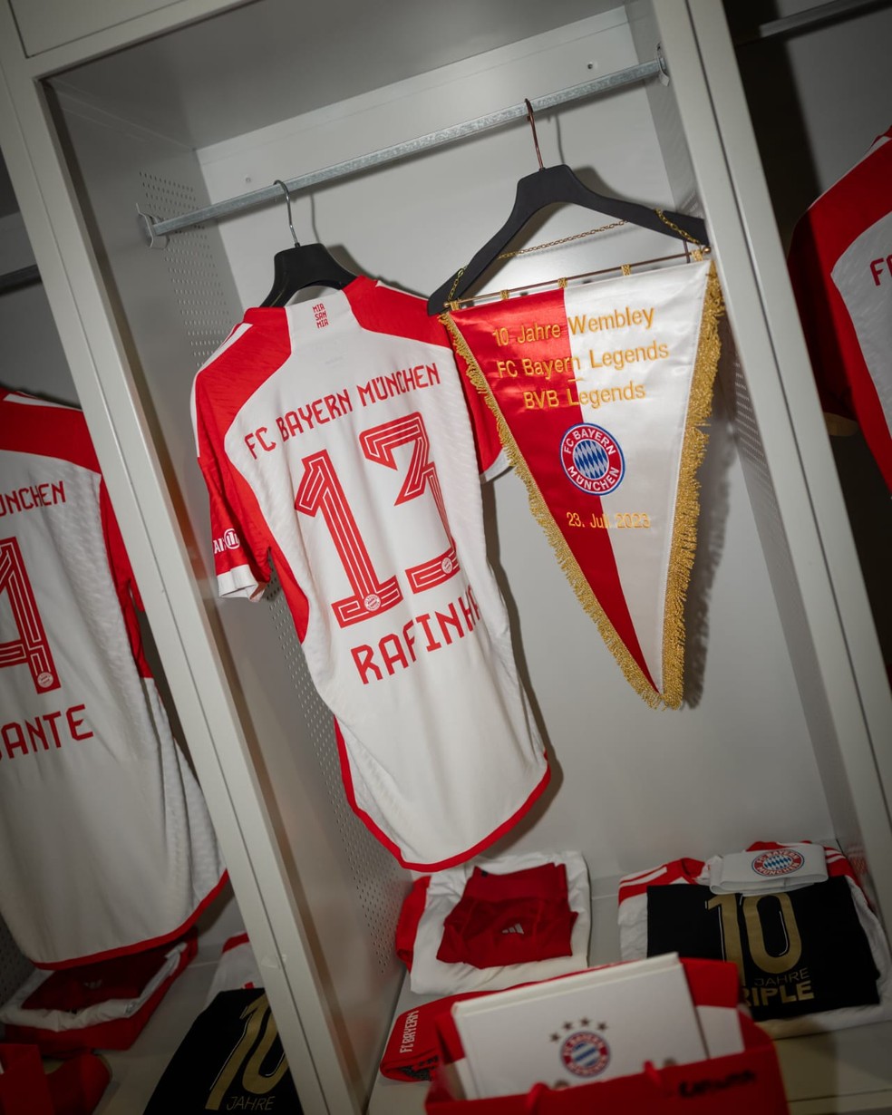 Bayern separou uniforme para Rafinha, mas lateral-direito não jogou amistoso — Foto: Divulgação/Bayern