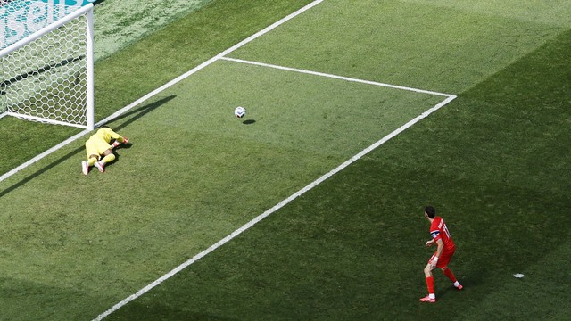 Larsen bate pênalti e vê Maignan defender em Noruega x França