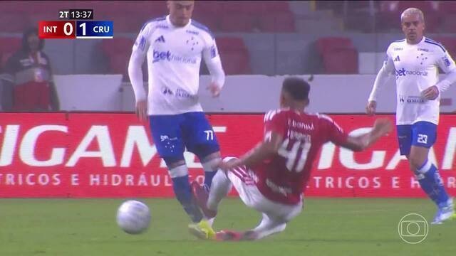 Entenda a lesão de Gabriel Pec e o prazo de recuperação no Cruzeiro