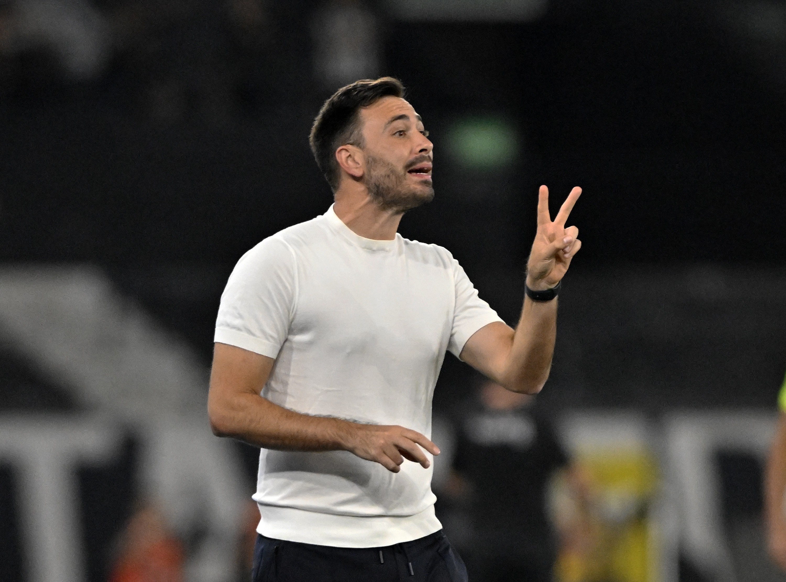 Davide aprova Botafogo com três meias e valoriza vitória sobre Vasco: 