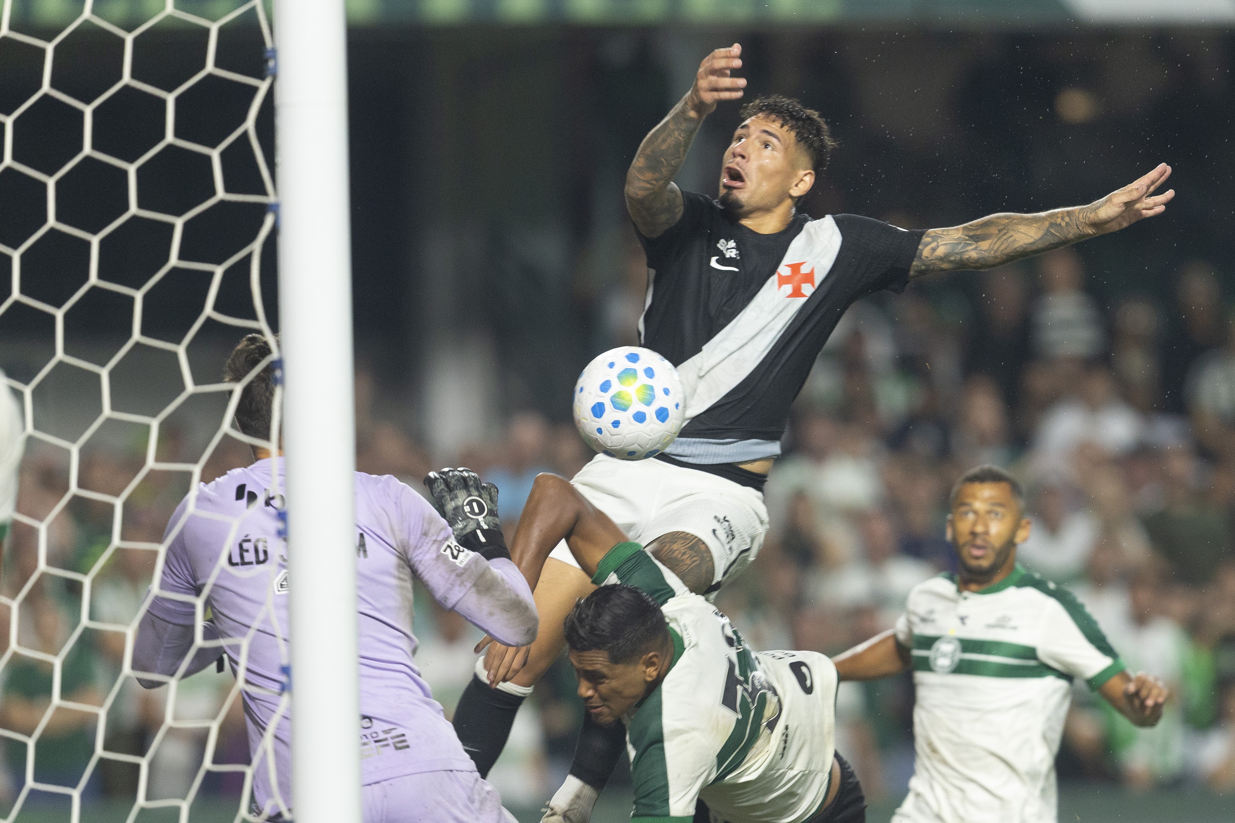 Análise: Vasco desperdiça vitória ao não saber administrar vantagem | Ge