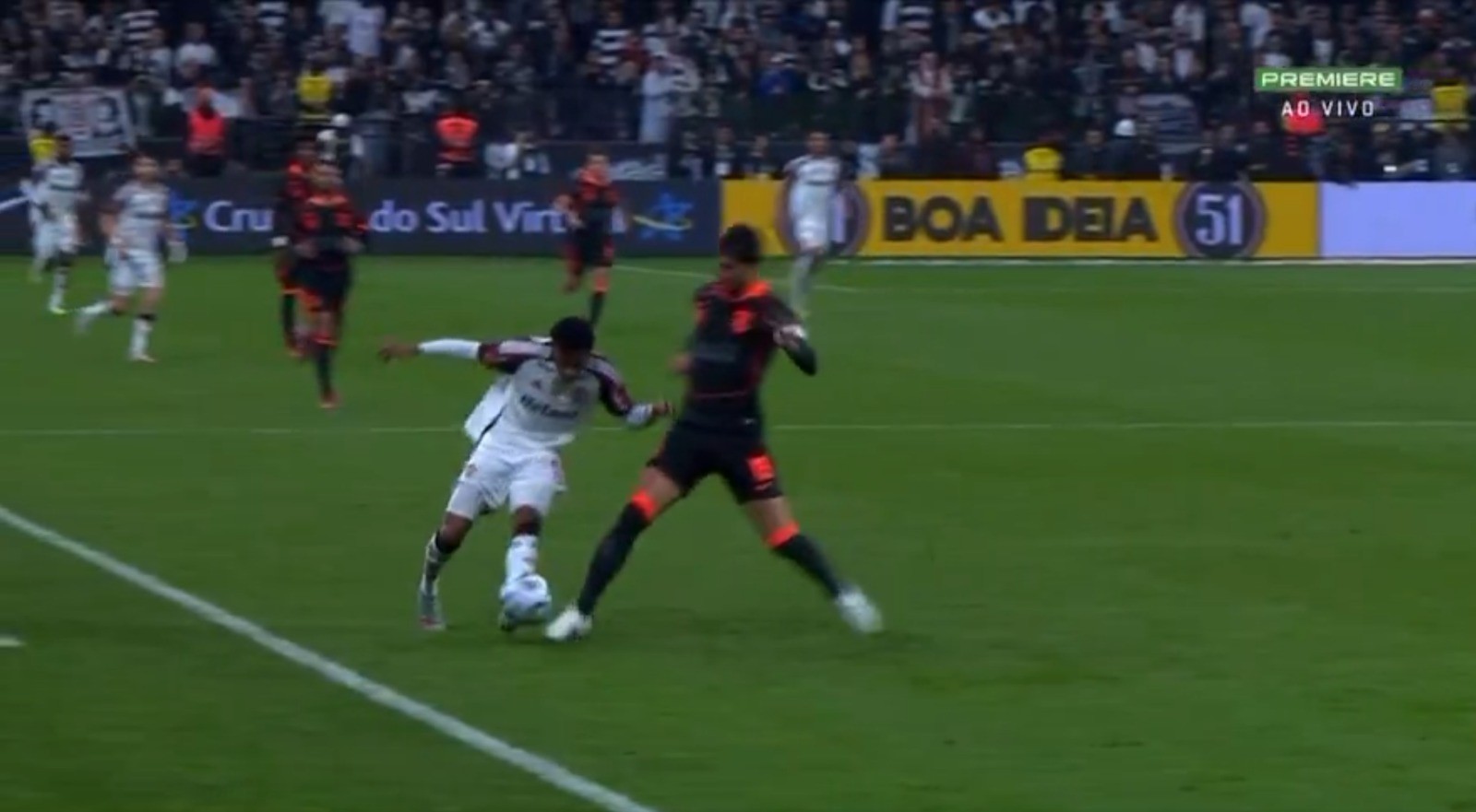 DERROTA POLÊMICA? Timão reclama de lateral que decidiu a derrota em Itaquera