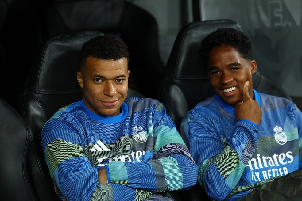 Mbappé e Endrick  — Foto: REUTERS/Susana Vera