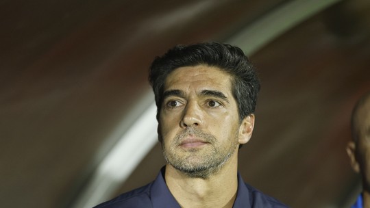 Abel Ferreira cobra chegada de reforços no Palmeiras: "Se tem saídas, tem que ter entradas"