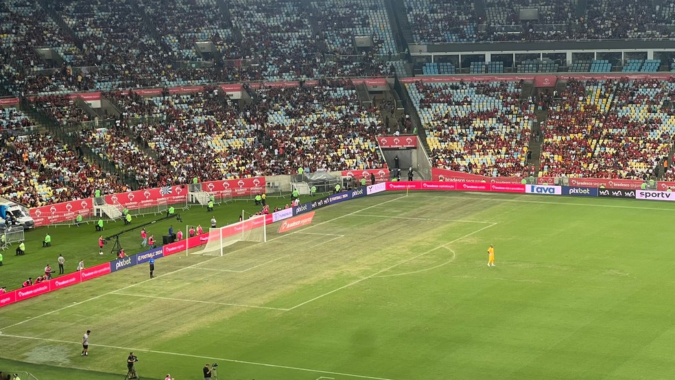 Lado esquerdo do Maracanã no Jogo das Estrelas — Foto: Letícia Marques / ge