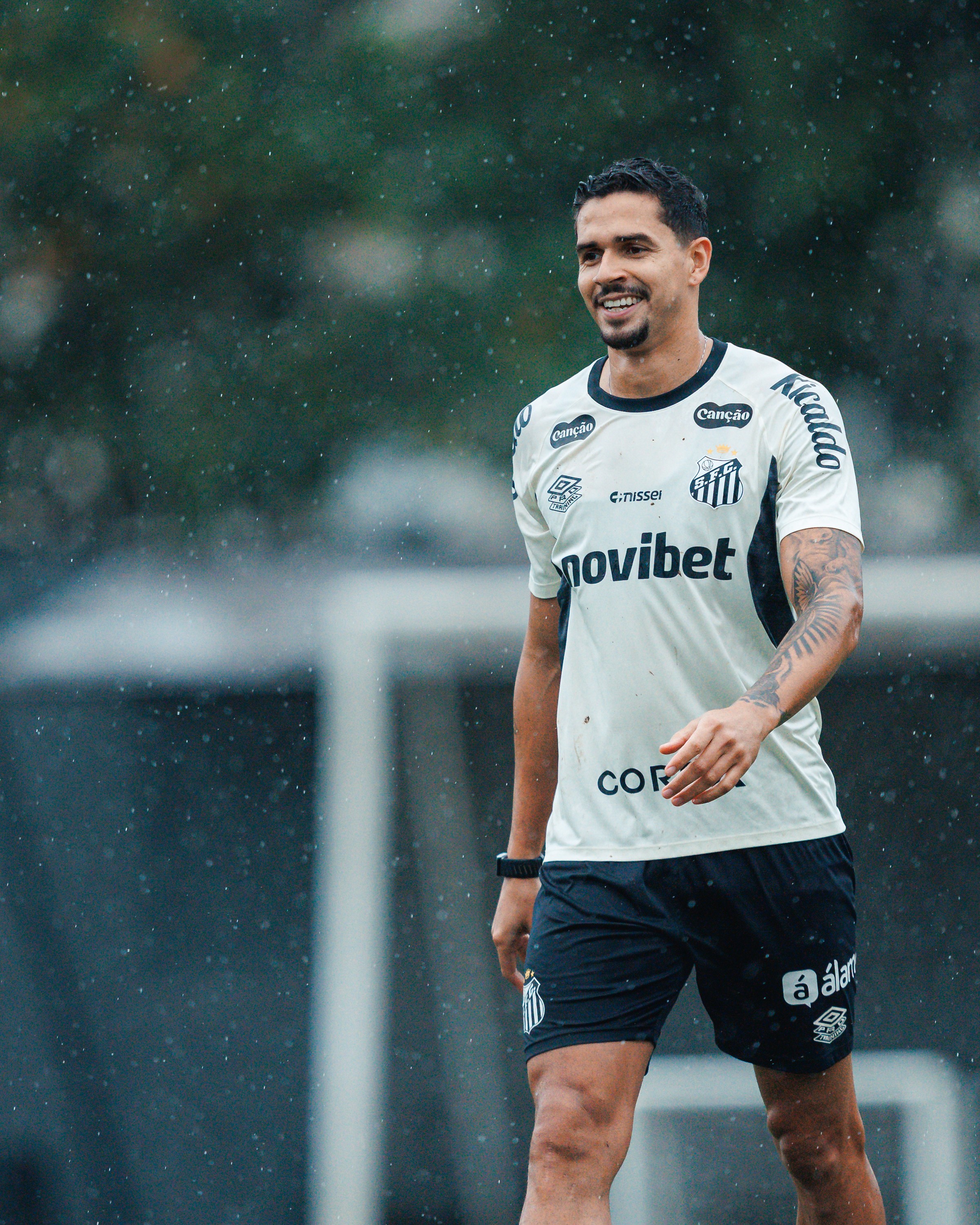 Lucas Veríssimo retorna e Santos busca garantir vaga na semifinal da Sul-Americana