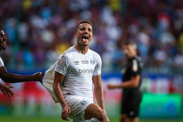 Grêmio recusa propostas por Gustavo Martins e aposta no zagueiro para 2024