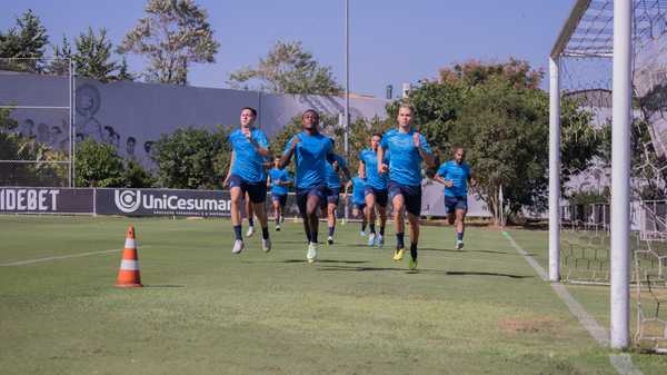 Grêmio volta aos treinos em São Paulo e aguarda chegada de reforços.
