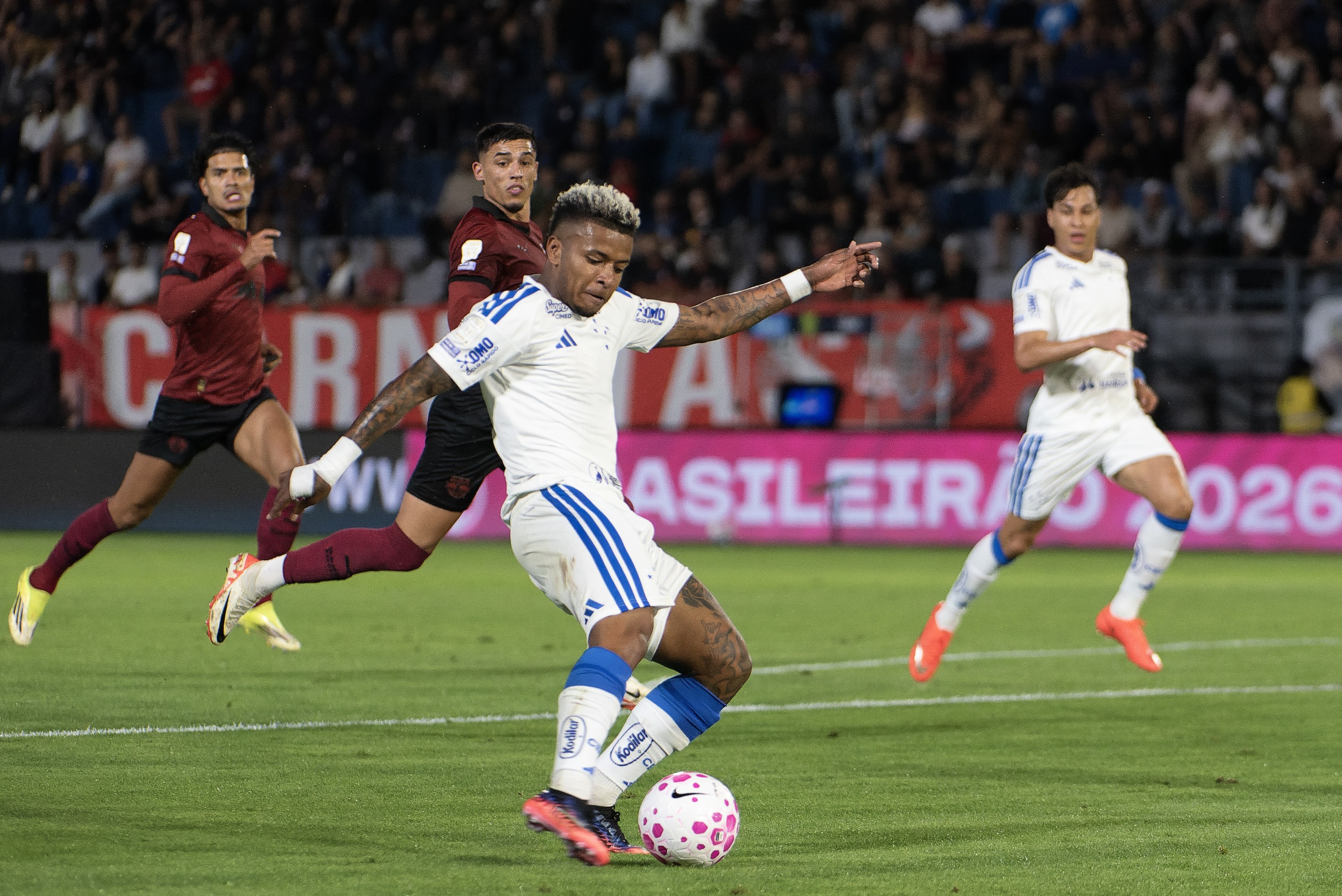 Bragantino x Cruzeiro é o jogo com mais finalizações e chutes a gol no Brasileirão; veja ranking