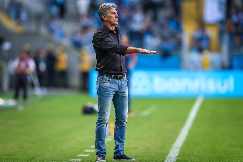 Renato reclamou da arbitragem durante empate do Grêmio — Foto: Lucas Uebel/Grêmio