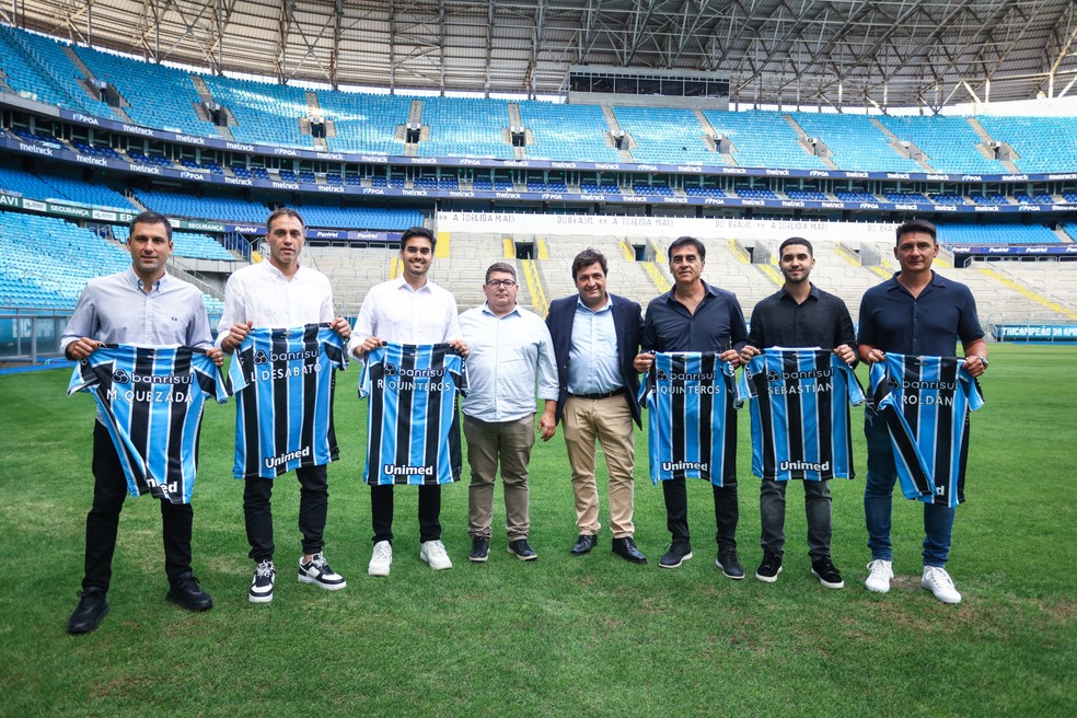 Nova comissão técnica do Grêmio visita a Arena