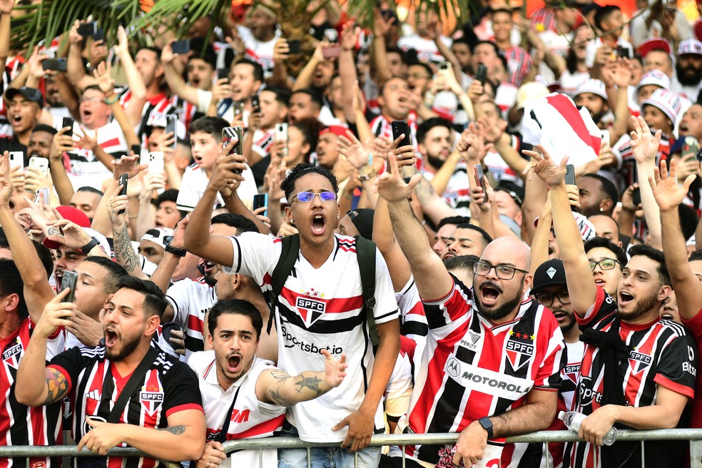 Torcida do São Paulo antes de jogo contra o San Lorenzo — Foto: Marcos Ribolli
