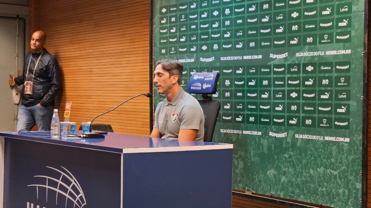 Zubeldía comemora gols de dois 