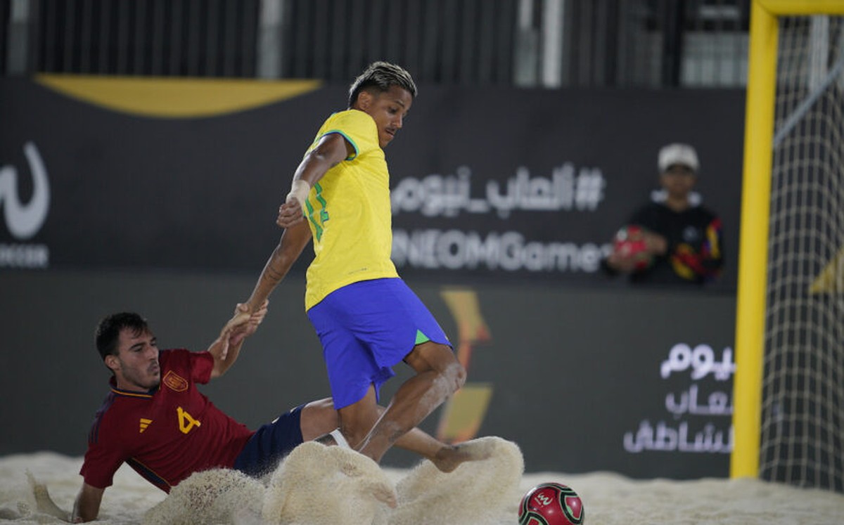 Brasil vence a Espanha e garante vaga na final do futebol de areia ...