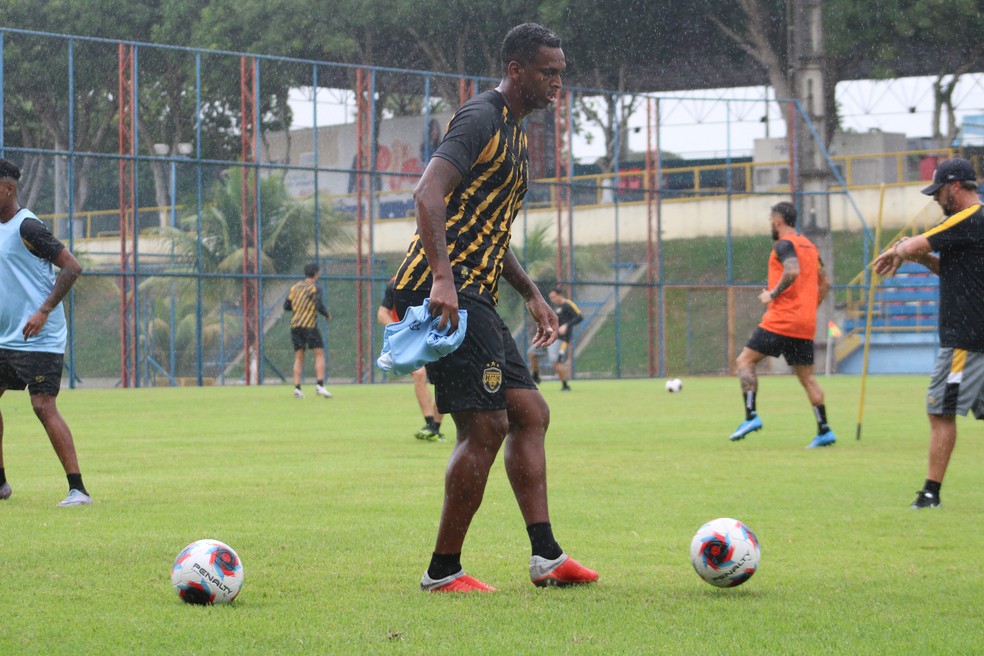 J&ocirc;, em treino pelo Amazonas &mdash; Foto: Jadison Sampaio / AMFC