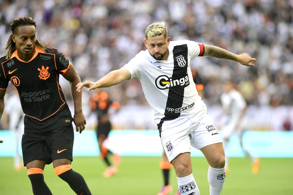 Elvis durante Corinthians x Ponte Preta — Foto: Marcos Ribolli
