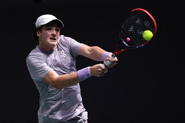 João Fonseca vence Shapovalov de virada na estreia