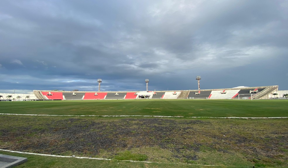 Estádio Almeidão vai receber Botafogo-PB x São Paulo Crystal na próxima quinta-feira, dia 18 — Foto: Iaco Lopes/ge