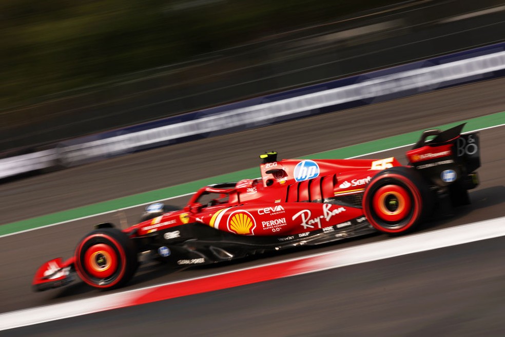 Carlos Sainz leva pole do GP do México da F1 em 2024 — Foto: Jared C. Tilton/Getty Images