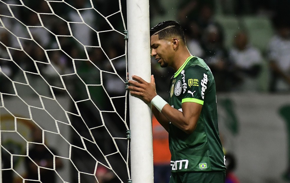Rony lamenta chance perdida em Palmeiras x Goiás — Foto: Marcos Ribolli