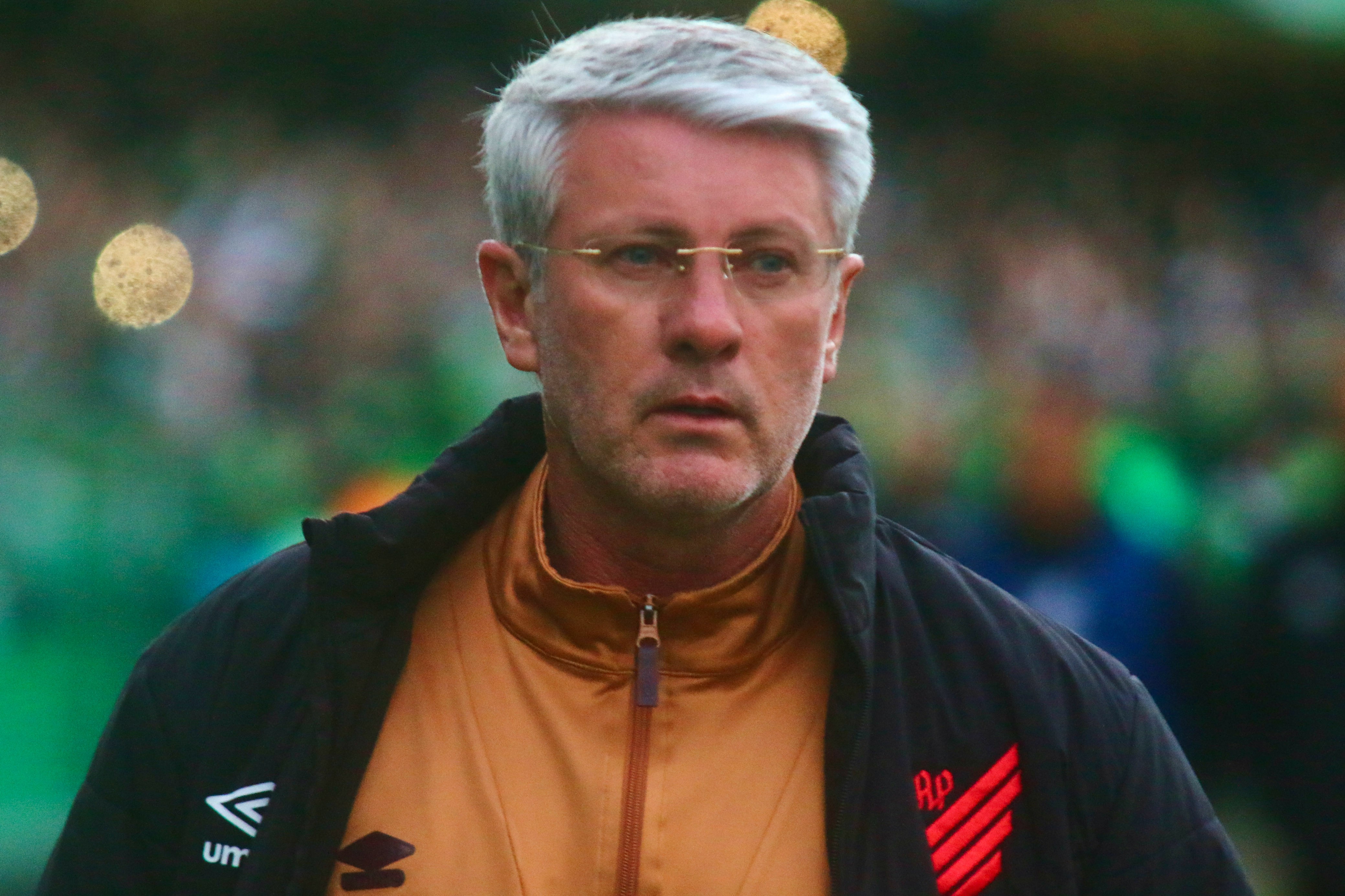 Odair confia no acesso do Athletico e diz que renovaria consigo