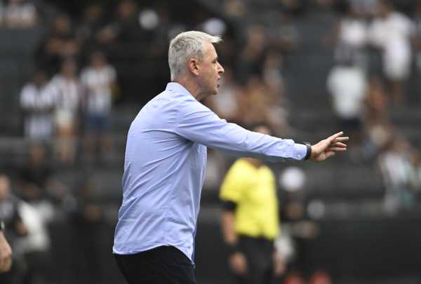 Detrás de escena: Textor está molesto por la posición defensiva de Botafogo y las sustituciones de Thiago Nunes |  com.botafogo