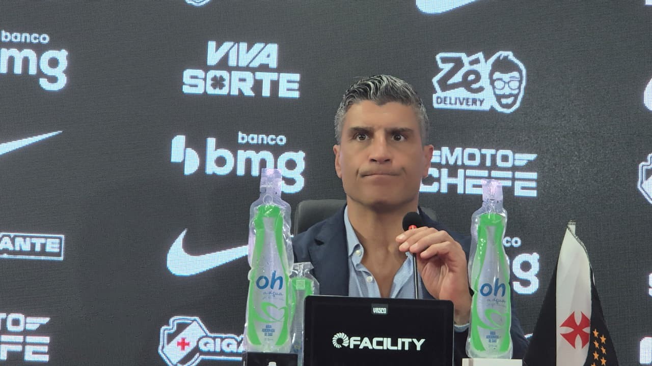 Pedro Emanuel diz que gol do Vitória "abateu" Vasco em derrota e admite: "Poderíamos ter feito mais"
