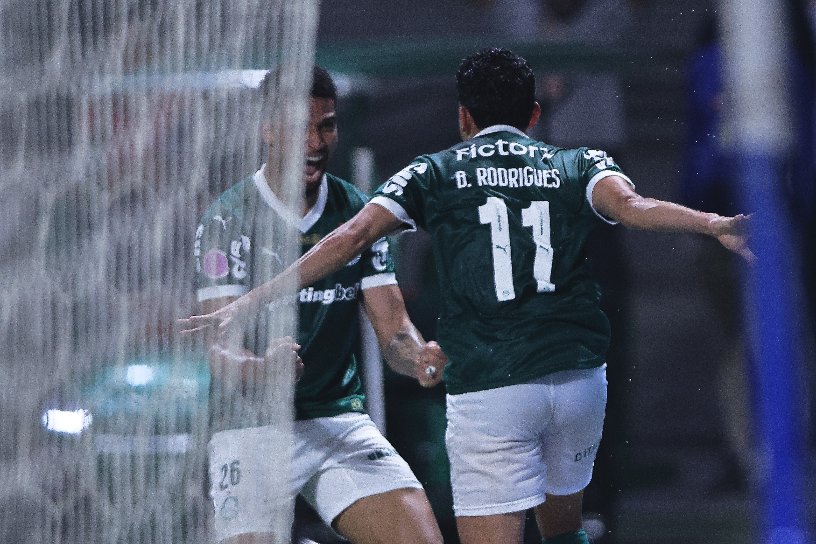 GOL EMOCIONANTE! Após quase dois anos atacante faz gol em vitória do Verdão; Confira