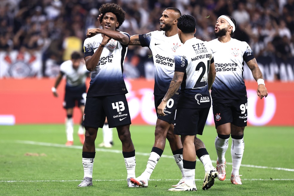 Talles Magno comemora o gol da vitória do Corinthians sobre o Velo Clube — Foto: Marcello Zambrana/AGIF