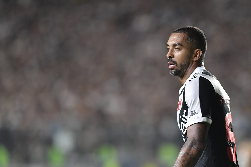 Paulo Henrique, do Vasco, em ação — Foto: Thiago Ribeiro/AGIF