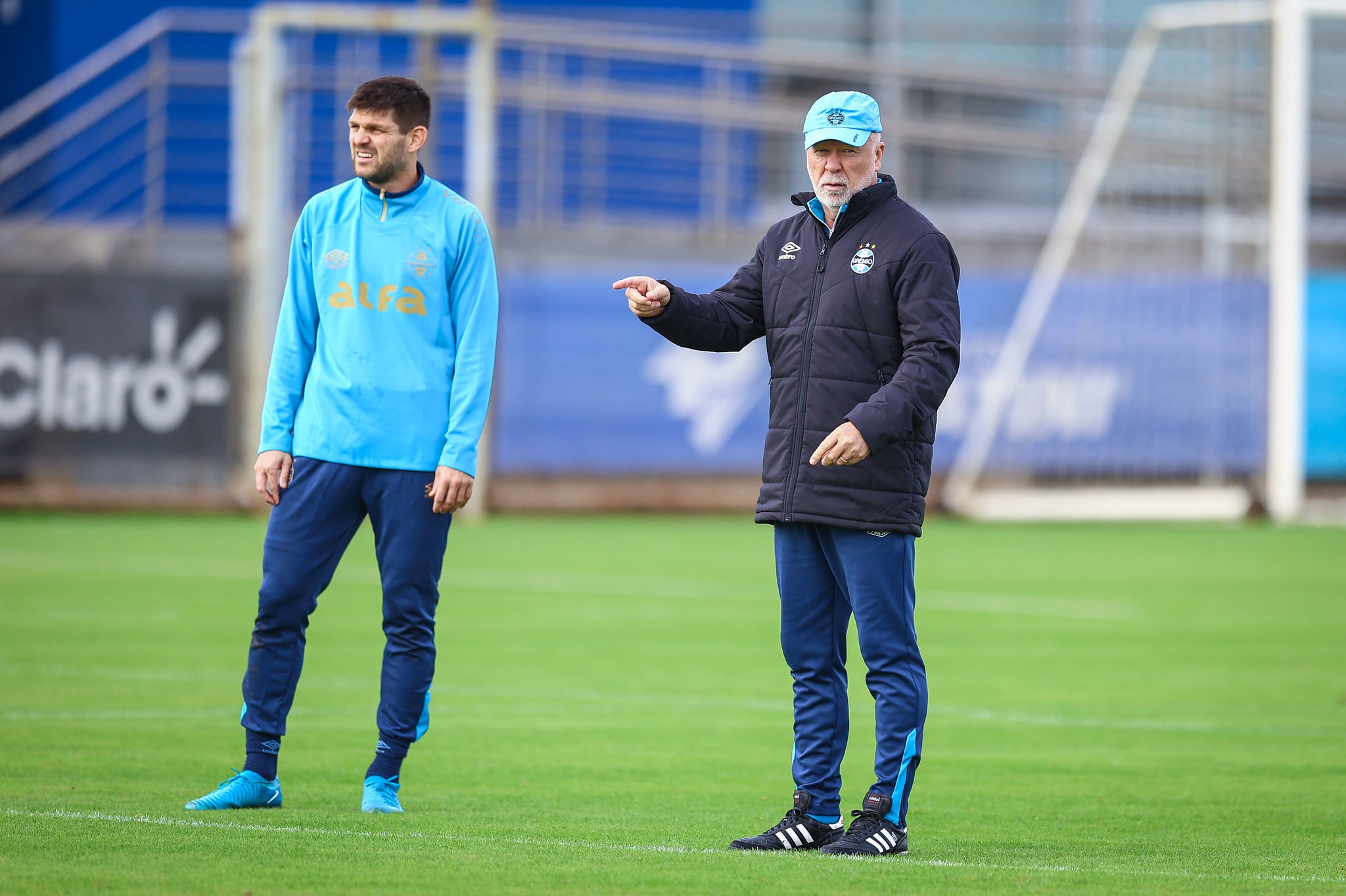 Eficiência nas jogadas aéreas: Treinamento do Grêmio para enfrentar Corinthians