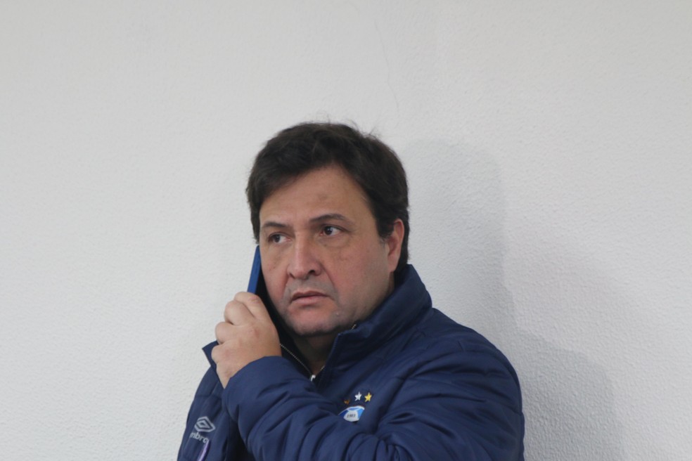 GRÊMIO ADIA DECISÃO SOBRE RENATO! Presidente prioriza escapar do rebaixamento e convoca a torcida para os últimos jogos!