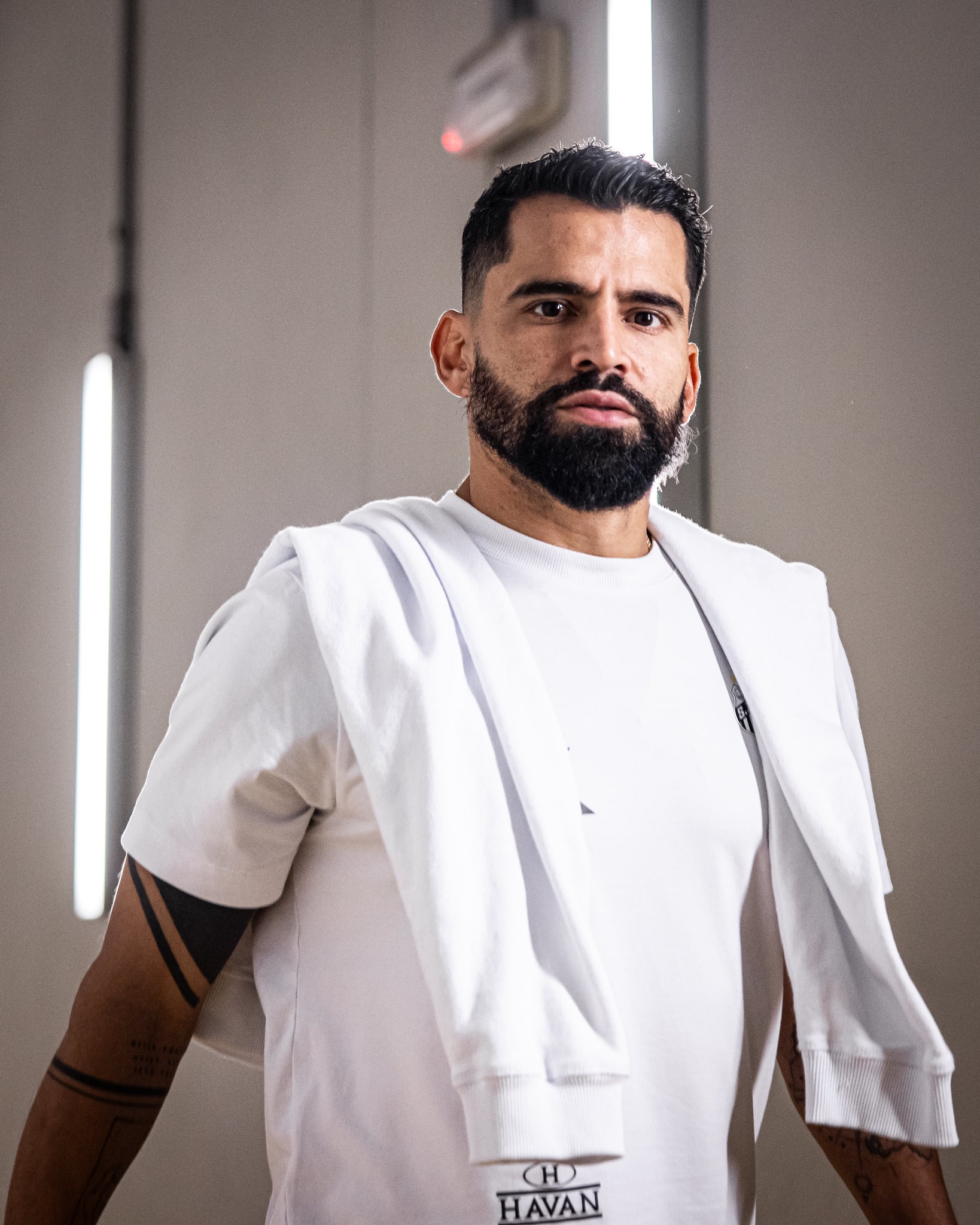 Santos renova contrato com o volante Tomás Rincón