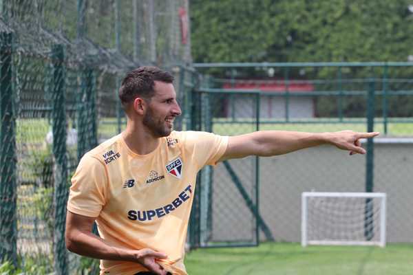 Calleri busca recolocar São Paulo na semi após oito anos de ausência.