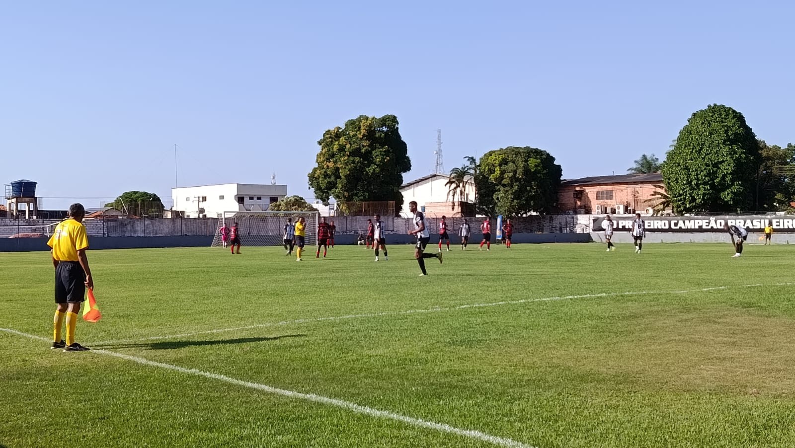 Com 'hat-trick' de Paulo Rangel, São Raimundo vence o Flamengo na abertura do Campeonato Santareno