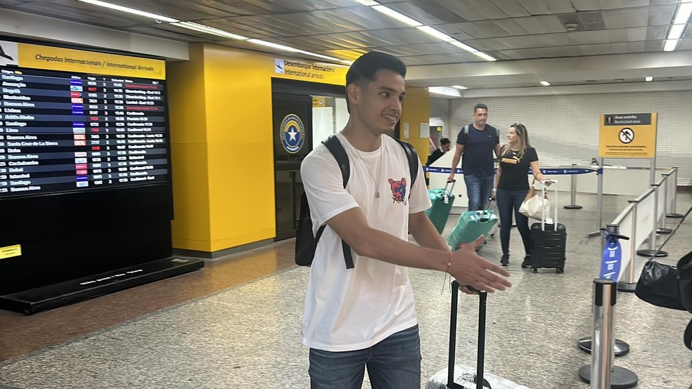 Bobadilla chega ao Brasil para se apresentar ao São Paulo — Foto: Marcelo Braga
